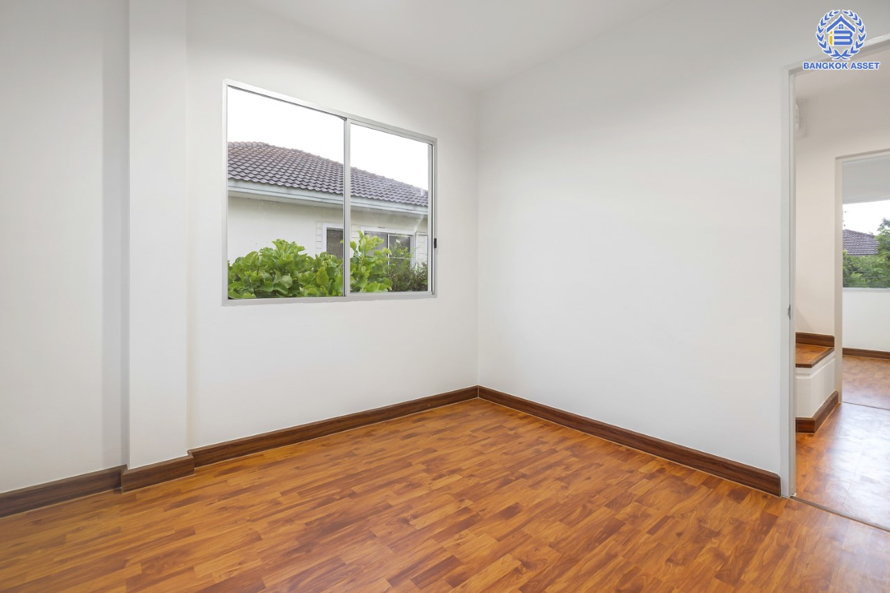 บ้านมือสองตกแต่งใหม่ แบรนด์ L&H ม.พฤกษ์ลดา ติวานนท์-ราชพฤกษ์ เนื้อที่ 51.9 ตร.ว. ฟังก์ชัน 3 ห้องนอน 2 ห้องน้ำ จอดรถได้ 2 คัน บนทำเลติดถนน 345 เชื่อมต่อหลายเส้นทาง ใกล้ทางด่วน "ศรีสมาน"